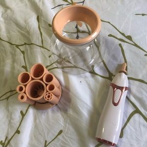 Makeup brush cleaner